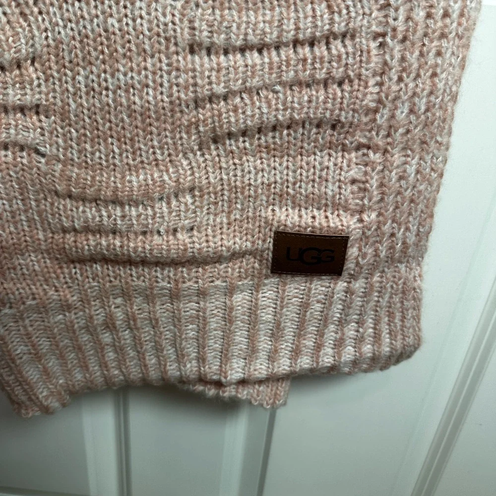 UGG Soft Knit blanket in Light Pink-start with darker pink and it get lighter